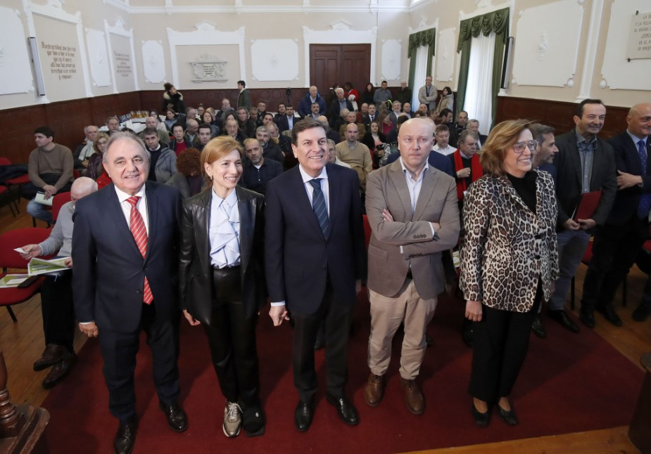 La Junta de Castilla y León ha presentado en Paredes de Nava el Programa Territorial de Fomento de Tierra de Campos 2024-2031, destinado a potenciar la industrialización, el emprendimiento y la calidad de vida en 206 municipios de León, Palencia, Valladolid y Zamora.