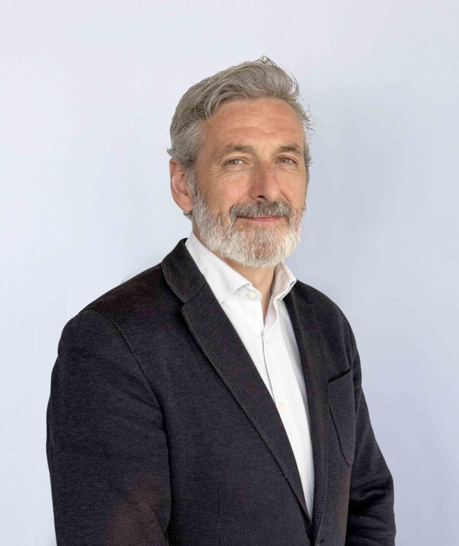 EDUARDO ANDRÉS MARTÍNEZ Director Gerente